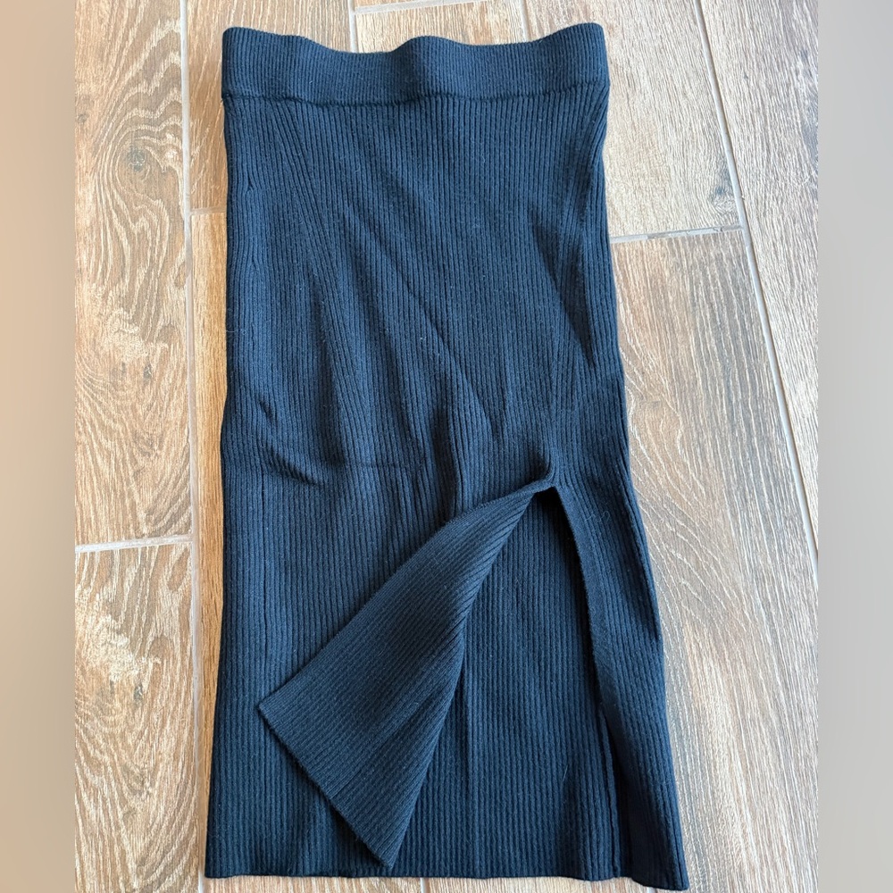 Abercrombie Black Ribbed Knit skirt with Side Slit